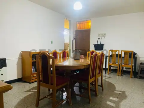 Casa 5 ambientes con 1 baño