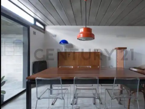 Casa en Alquiler con 1 cochera
