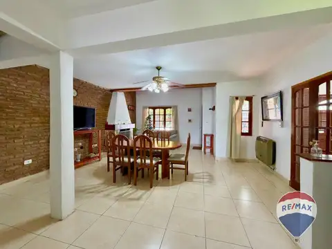 Casa en Venta con 3 cocheras