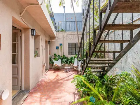 Casa en VENTA, 5 DORM. 4 BAÑOS. TERRAZA. COCHERA