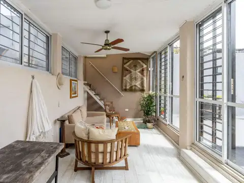 Casa en VENTA, 5 DORM. 4 BAÑOS. TERRAZA. COCHERA