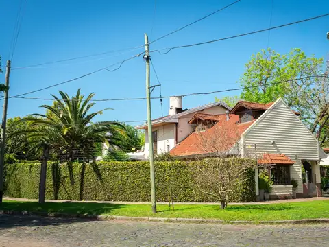 Casa en Venta con 2 cocheras