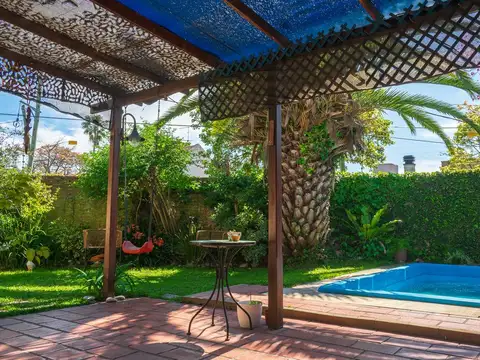 Casa 5 ambientes con 2 baños