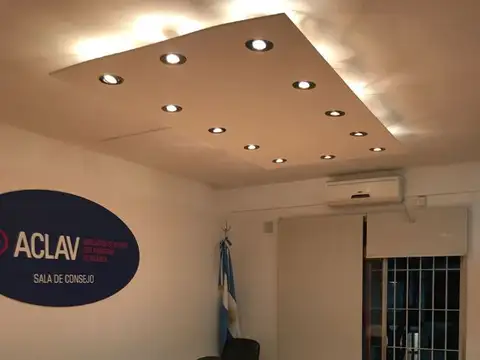 Echeverria e/ Migueletes y Av. del