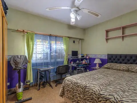 CASA 5 AMB EN VENTA CON PILETA EN CENTRO LAFERRERE