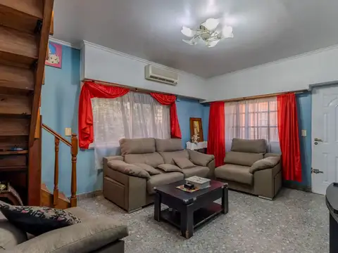 Casa 5 ambientes con 2 baños