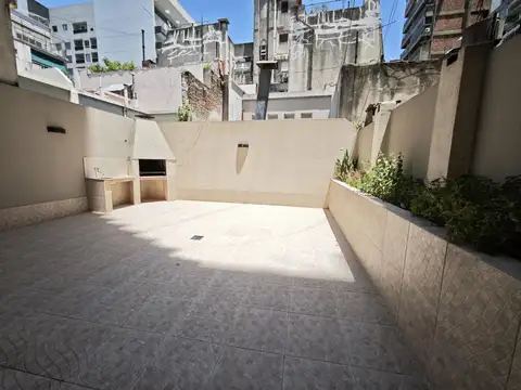 VENTA 2 AMB A NUEVO GRAN PATIO Y PARRILLA FRENTE AL JARDÍN BOTÁNICO