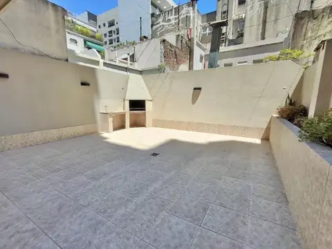 VENTA 2 AMB A NUEVO GRAN PATIO Y PARRILLA FRENTE AL JARDÍN BOTÁNICO