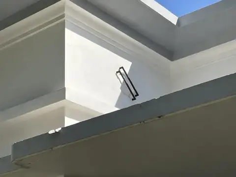 CASA 4 AMB EN ESQUINA  A MODERNIZAR