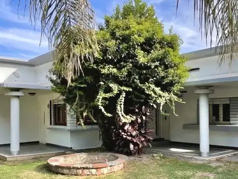 CASA 4 AMB EN ESQUINA  A MODERNIZAR