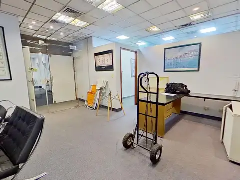 Oficina 190 m2 categoria A  con 2 cocheras fijas y cubiertas