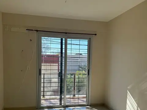 V. Alsina esquina Andrade 400