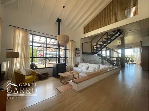 Casa 4 ambientes con 2 baños