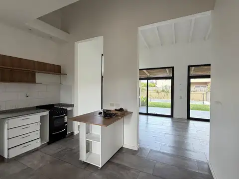 Casa en Alquiler con 4 cocheras