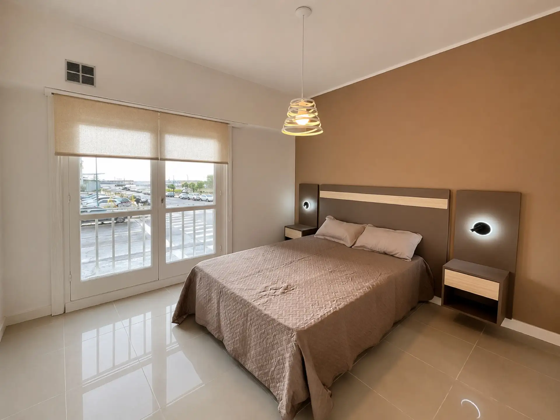 Departamento de 3 ambientes a la calle con balcón y vista al mar