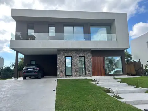 MODERNA CASA A ESTRENAR EN GREENVILLE 