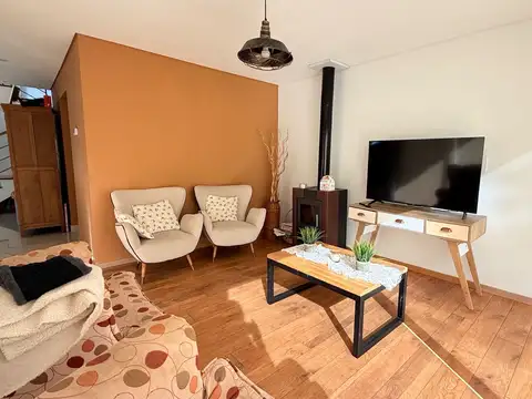 Casa 4 ambientes con 2 baños