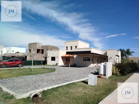 Casa en venta en Los Juncos, Lujan