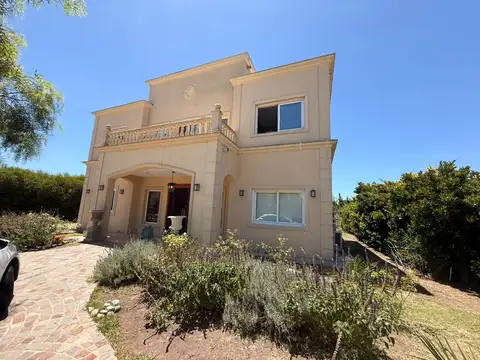 Casa en Barrio cerrado San Sebastian - 6 ambientes, quincho, pileta - AREA 5 910 m2