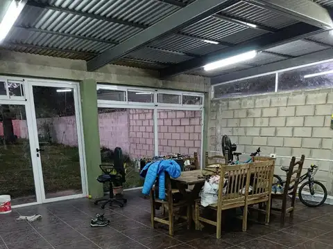 Casa 3 ambientes con 2 baños
