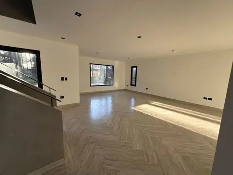 Casa 5 ambientes con 3 baños