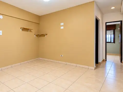 Venta – Departamento 4 ambientes al frente, 1.º piso – Apto crédito – Isidro Cas