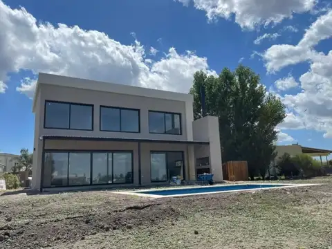 Casa  en Venta en San Sebastian, Escobar, G.B.A. Zona Norte