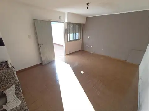 Depto Tipo Casa en Alquiler 40 años