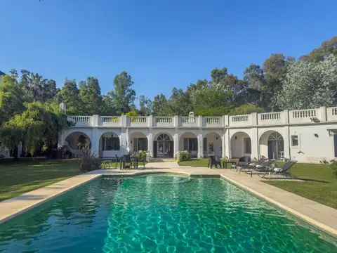 CASA VENTA CAMPOS DE ROCA 6 HABITACIONES 5 BAÑOS