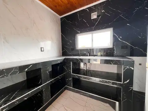 Casa 4 ambientes con 2 baños