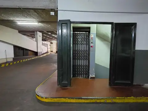 COCHERA FIJA CUBIERTA EN MARCELO T. DE ALVEAR  AL 1200 - 15 M2 VIGILANCIA LAS 24 HORAS