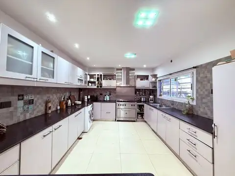 Depto Tipo Casa en Venta en Villa del Parque, USD 320.000