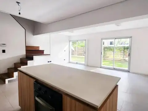 Duplex 127m2 con Jardín y Cochera A Estrenar en Benavidez