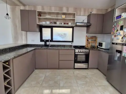 VENTA DUPLEX 3 DORMITORIOS BARRIO CONFLUENCIA