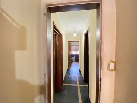 VENTA CASA C/ QUINCHO Y PATIO A METROS DE AV MITRE