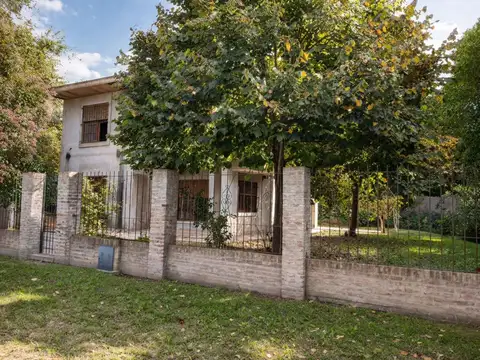 Casa en venta 4 dorm. calle 420 J. M. Gutierrez