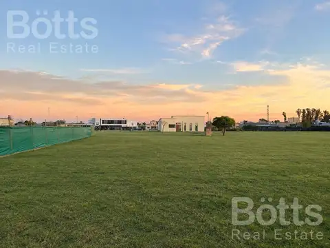 Terreno con ubicación central a la venta en Barrio Cerrado Los Juncos