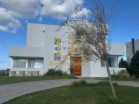 Casa en Venta en El Naudir, USD 285.000