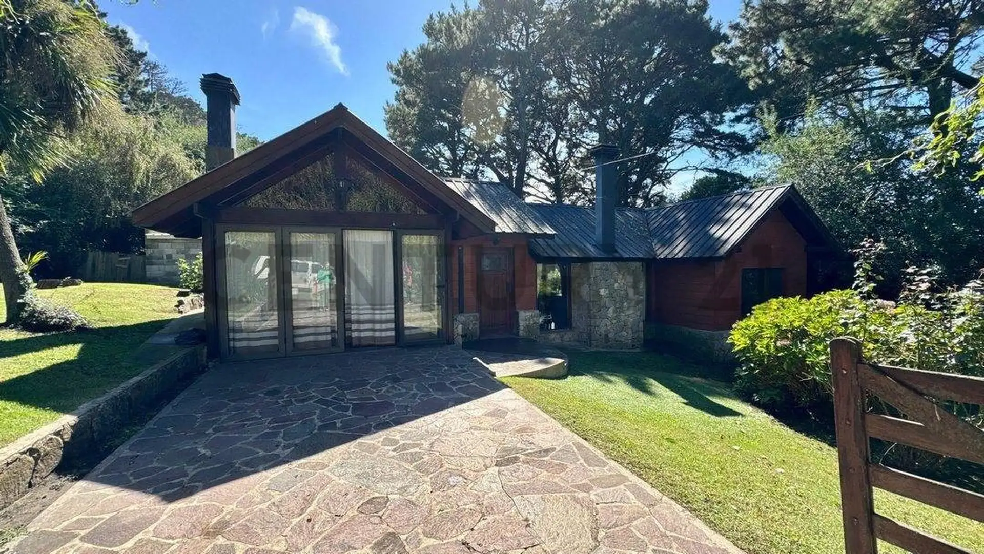 Casa 2 ambientes en Sierra de los Padres, gran jardín y pileta