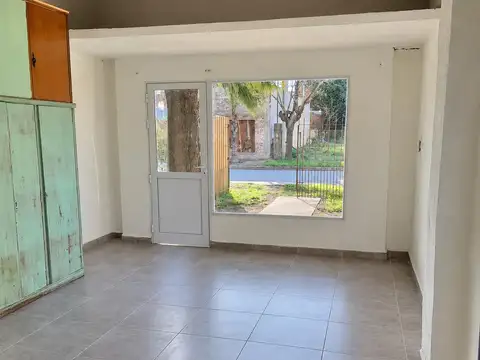 Local en Alquiler en Salvador María, $ 350.000