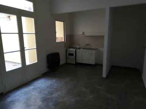 Lindo 2 ambientes con patio. Bien ubicado