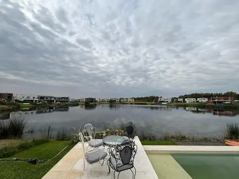 Casa venta Villanueva a la laguna Barrio Santa Ana
