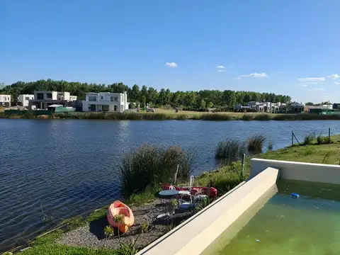 Casa 4 ambientes con 4 baños