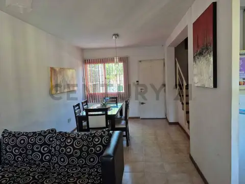 Casa 5 ambientes con 4 baños