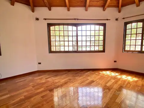 Venta Casa 2 Plantas 4 Dormitorios Cochera