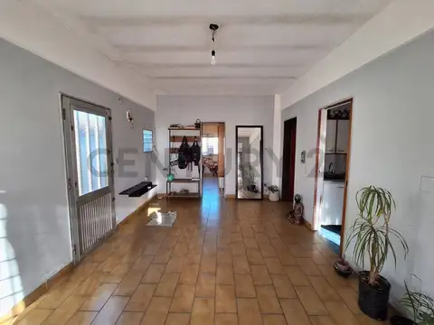 Juan Domingo Peron 300, Piso 0