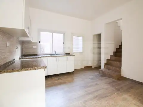 Depto Tipo Casa en Venta con 1 cocheras