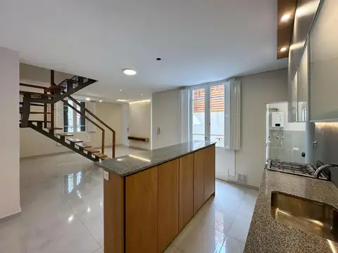 Casa de 3 dormitorios reciclada con patio y parrillero en Lourdes