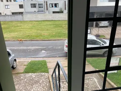 Casa en Alquiler con 2 cocheras