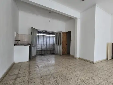 LOCAL COMERCIAL SOBRE AVENIDA BLAS PARERA APTO VARIOS DESTINOS